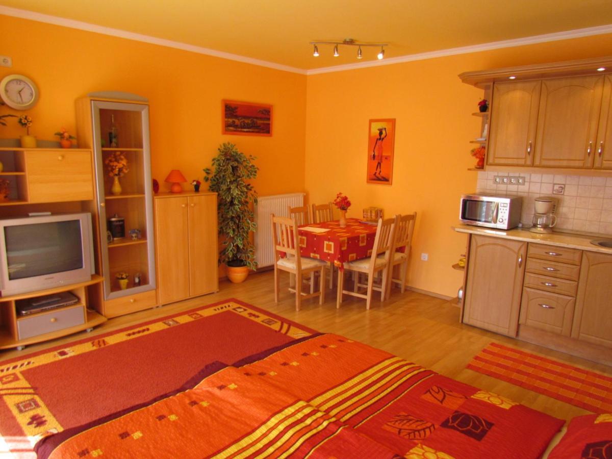 Balaton Wellness Apartman Сиофок Екстериор снимка