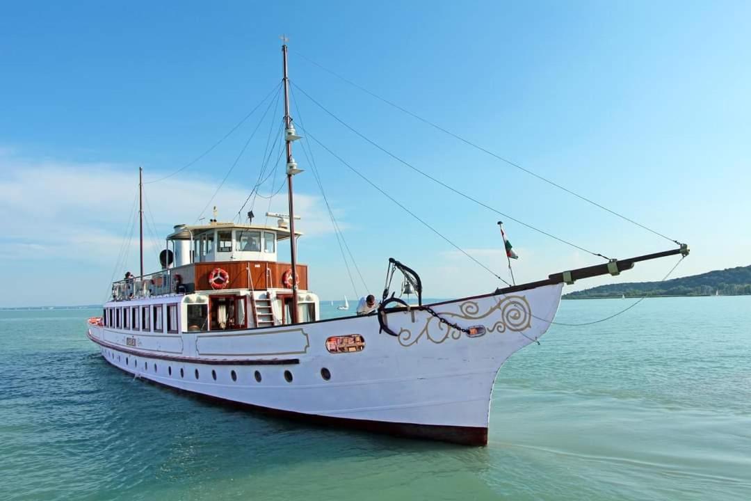 Balaton Wellness Apartman Сиофок Екстериор снимка