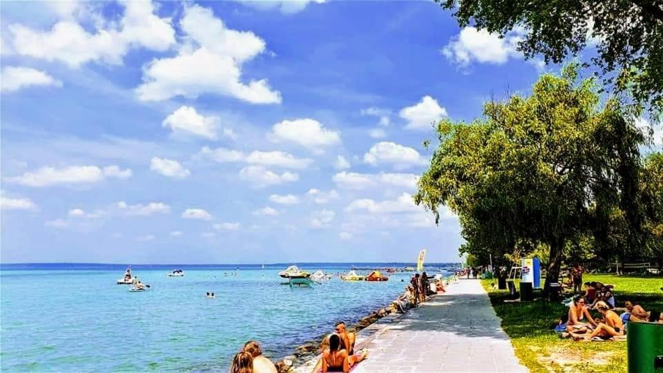 Balaton Wellness Apartman Сиофок Екстериор снимка