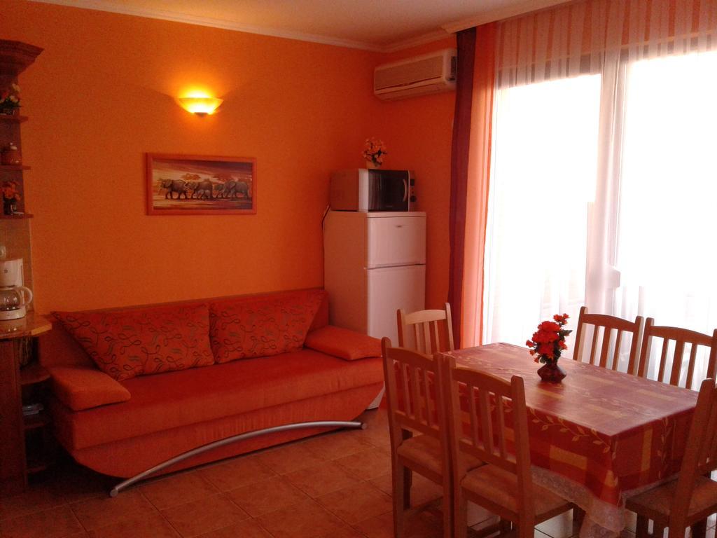Balaton Wellness Apartman Сиофок Екстериор снимка