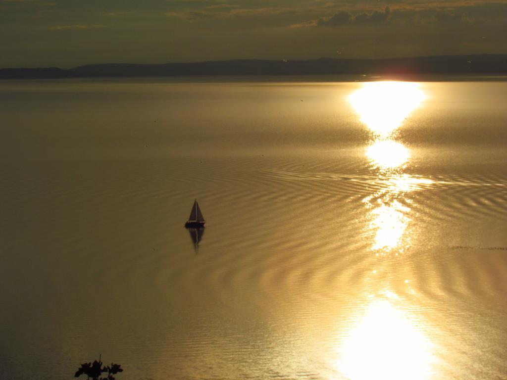 Balaton Wellness Apartman Сиофок Стая снимка