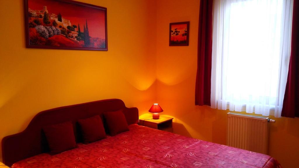 Balaton Wellness Apartman Сиофок Стая снимка