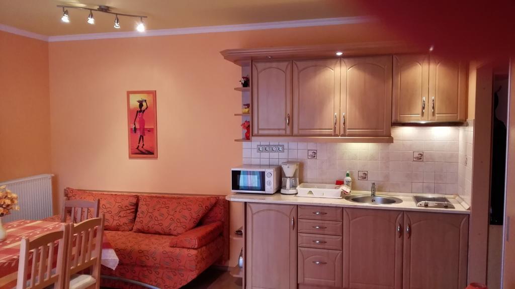 Balaton Wellness Apartman Сиофок Стая снимка