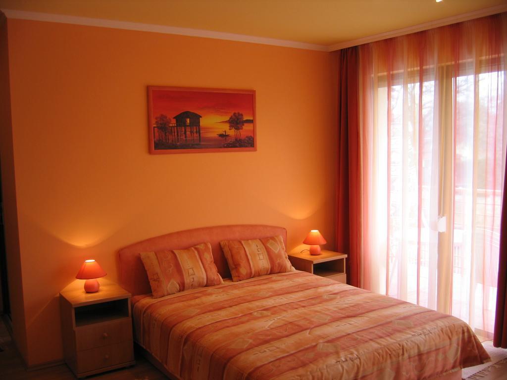 Balaton Wellness Apartman Сиофок Стая снимка